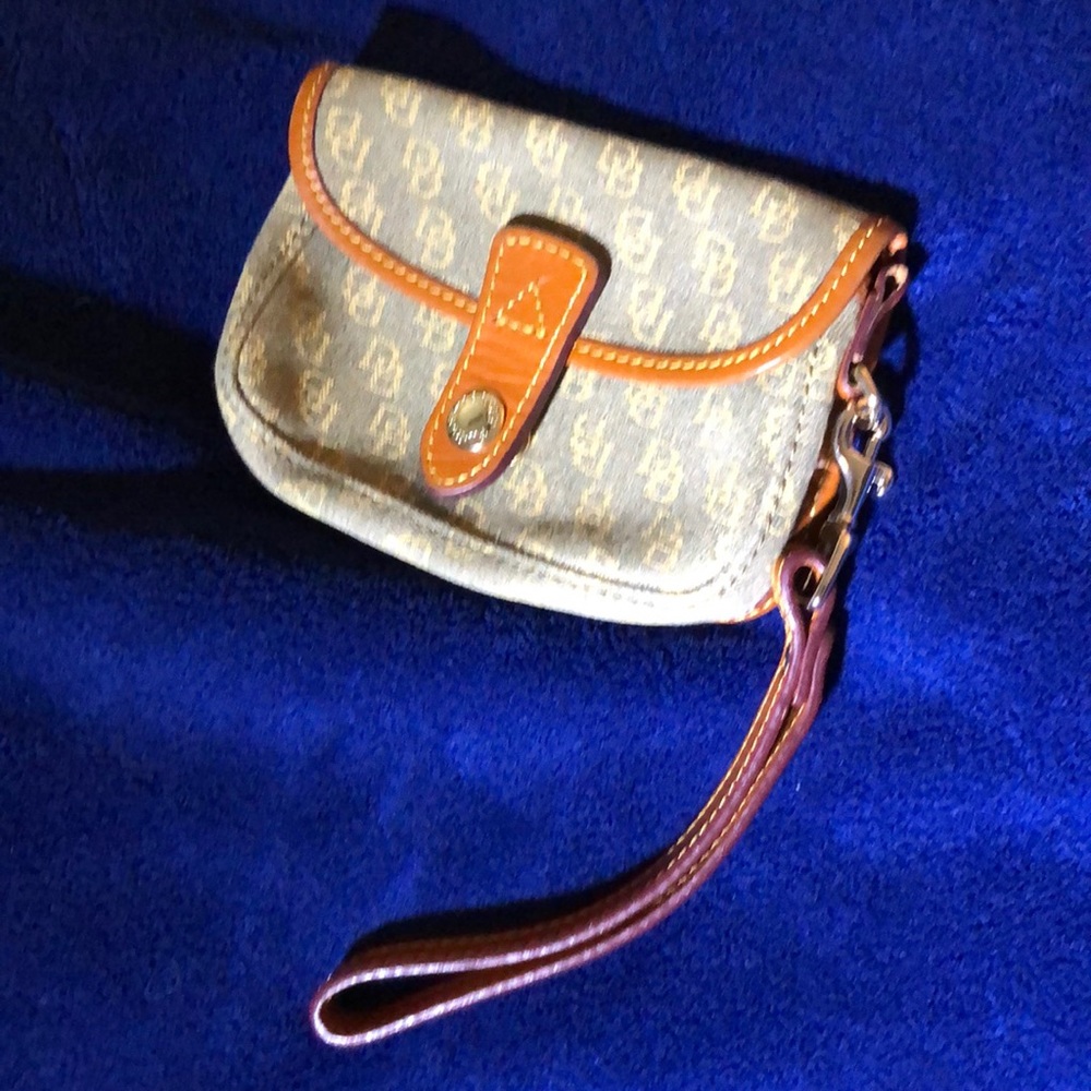 Dooney & Burke wristlet - Picture 1 of 8